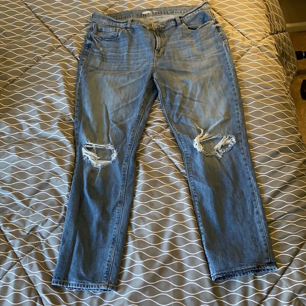 Mid rise distressed boyfriend jean
